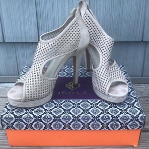Isola Delmar Heels in Cream, Women’s S 8.5